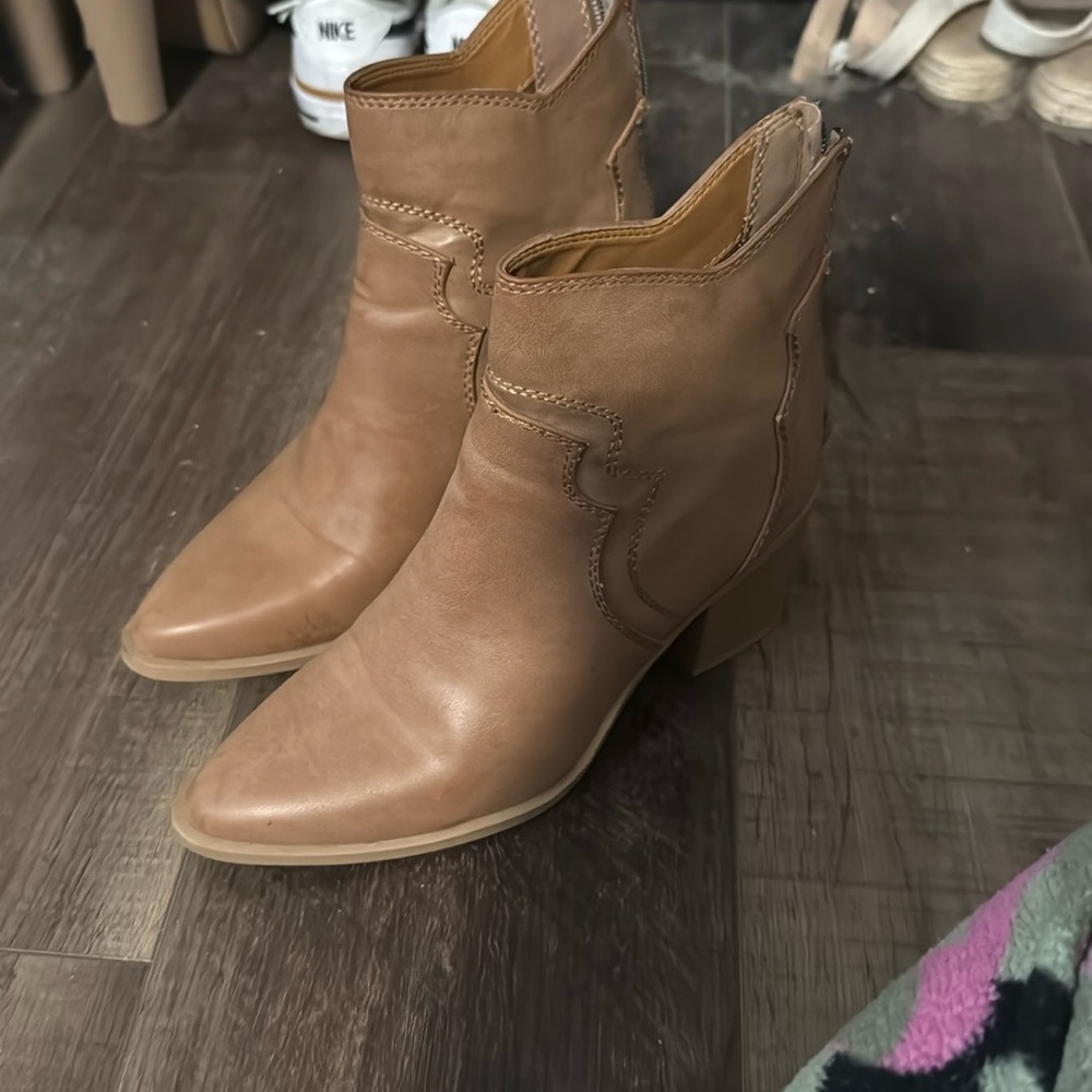 Women brown boots